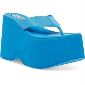 LIKE NEW STEVE MADDEN PLATFORM HEELED SANDALS